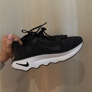 Nike Women's Black and White Athletic Shoes